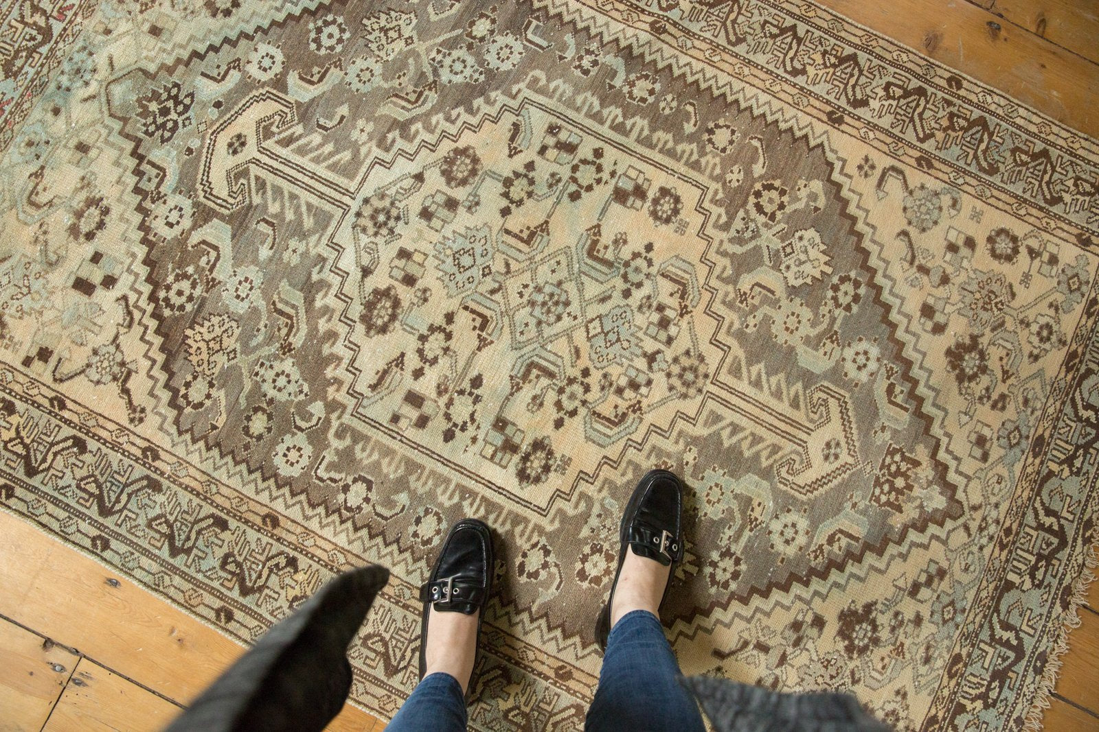 4.5x6.5 Vintage Distressed Shiraz Rug // ONH Item ee003406 Image 1