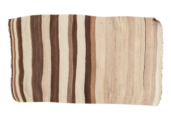 2.5x4.5 Vintage Turkish Kilim Rug // ONH Item ee003427