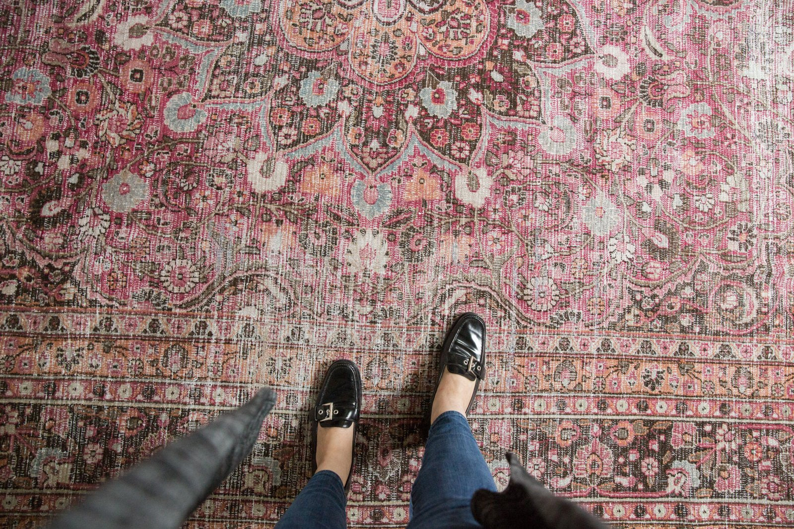  Vintage Distressed Meshed Carpet / Item ee003462 image 2