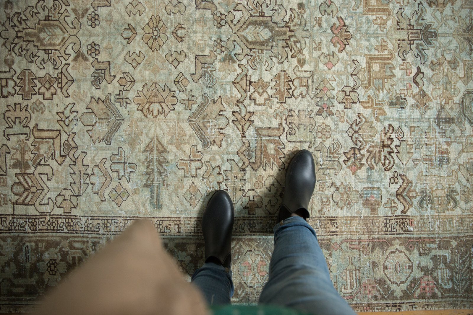 6x9.5 Vintage Distressed Mehrivan Carpet // ONH Item ee003482 Image 1