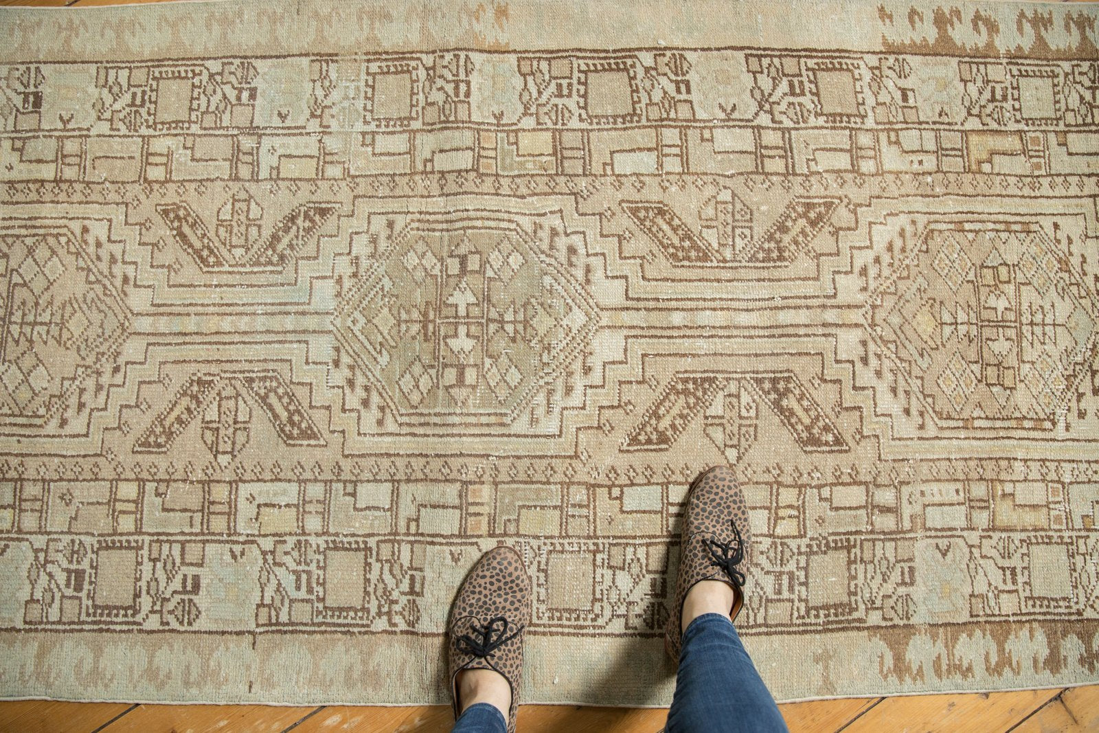  Vintage Distressed Serab Rug Runner / Item ee003521 image 2