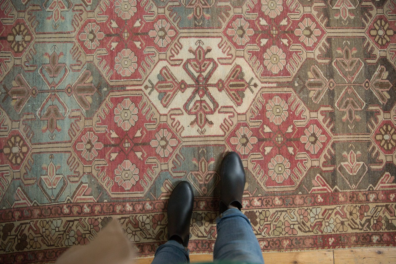  Vintage Distressed Baktiari Rug / Item ee003529 image 2