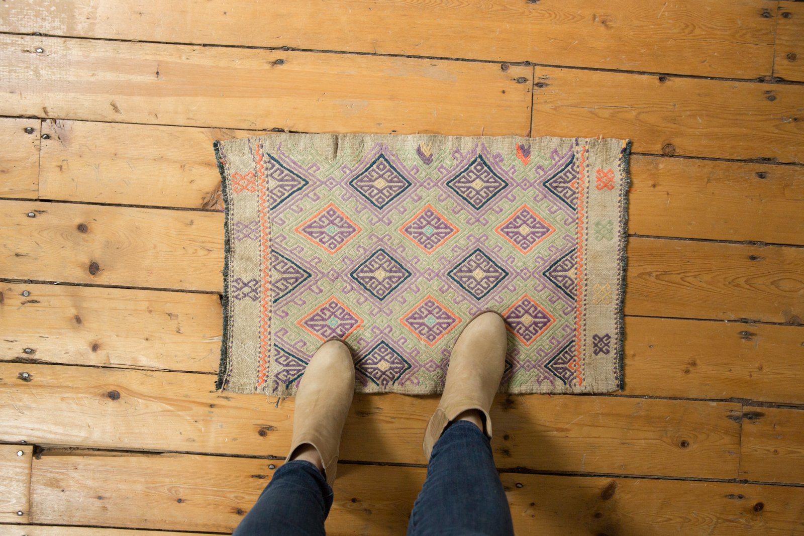 1.5x2.5 Vintage Distressed Jijim Rug Mat // ONH Item ee003541 Image 1