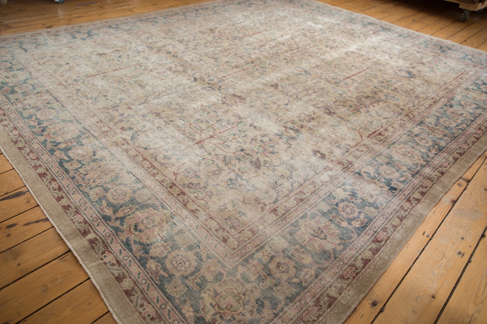 Vintage Distressed Sparta Carpet / ONH item ee003577 Image 1