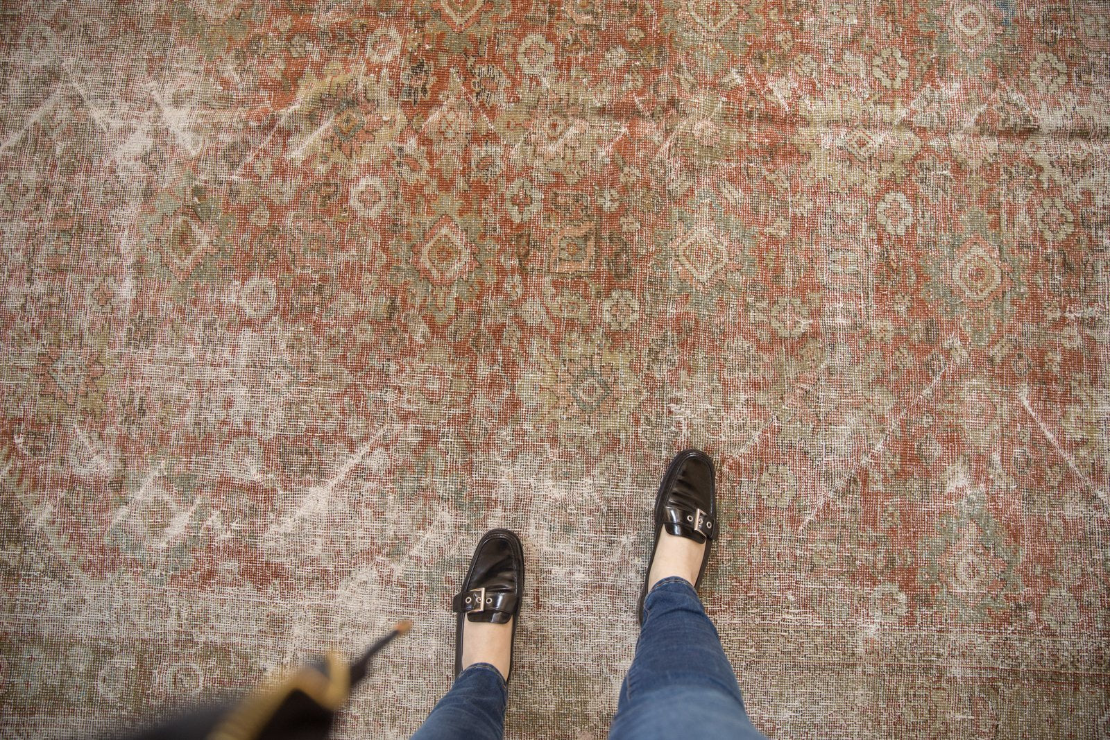 6.5x9 Vintage Distressed Mahal Carpet // ONH Item ee003595 Image 1