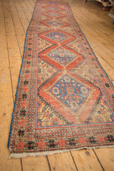 Antique Mahal runner's secured end, featuring light ivory fringe and geometric madder red border.