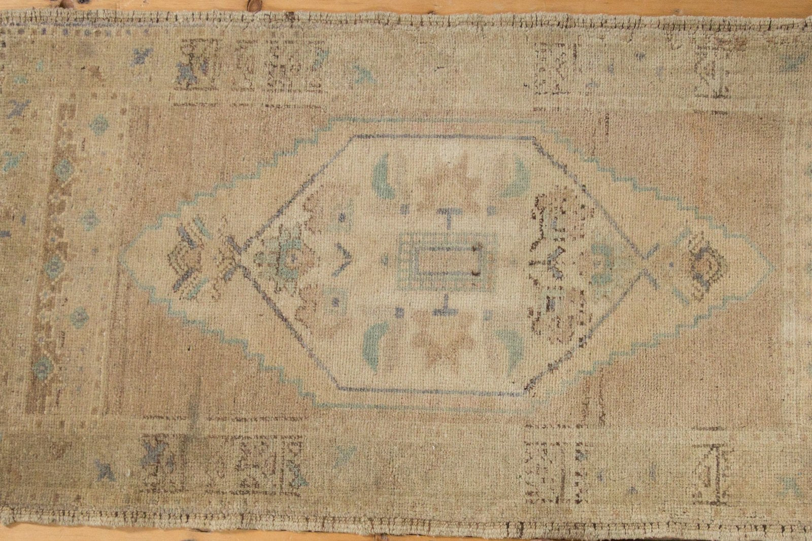Vintage Distressed Oushak Rug / ONH item ee003654 Image 1