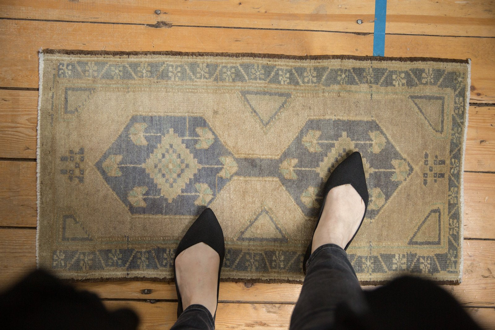 Vintage Distressed Oushak Rug Mat / ONH item ee003664 Image 1