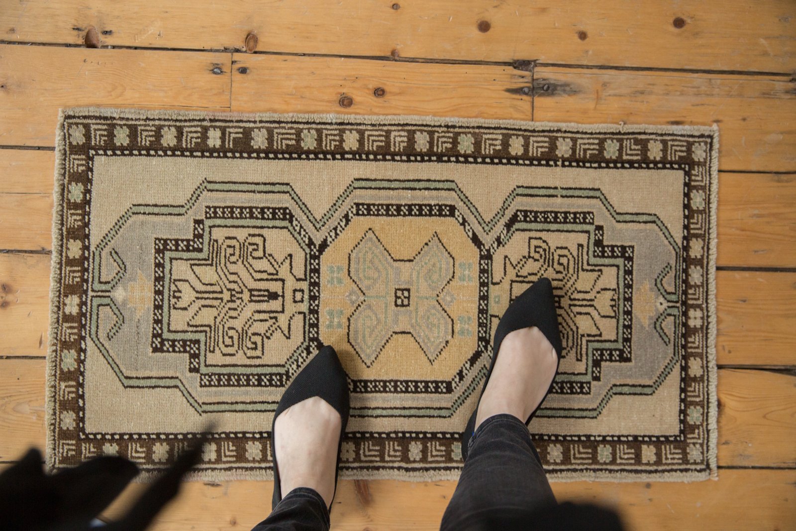 1.5x3 Vintage Distressed Oushak Rug Mat // ONH Item ee003666 Image 1