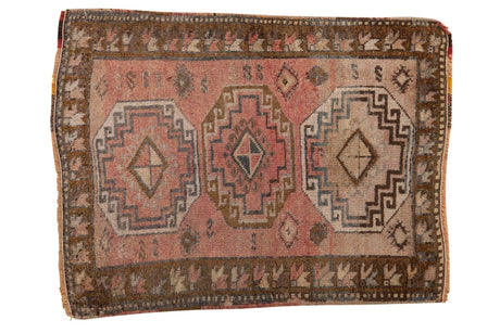Vintage Distressed Oushak Square Rug Mat / ONH item ee003677