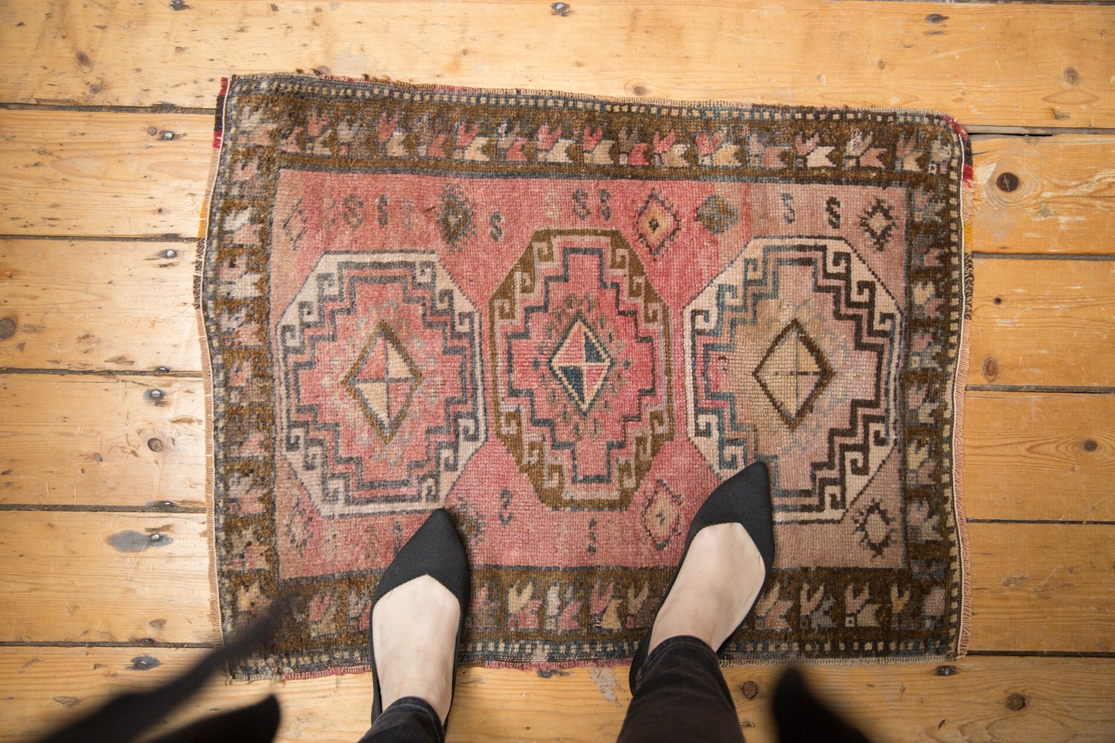 Vintage Distressed Oushak Square Rug Mat / ONH item ee003677 Image 1