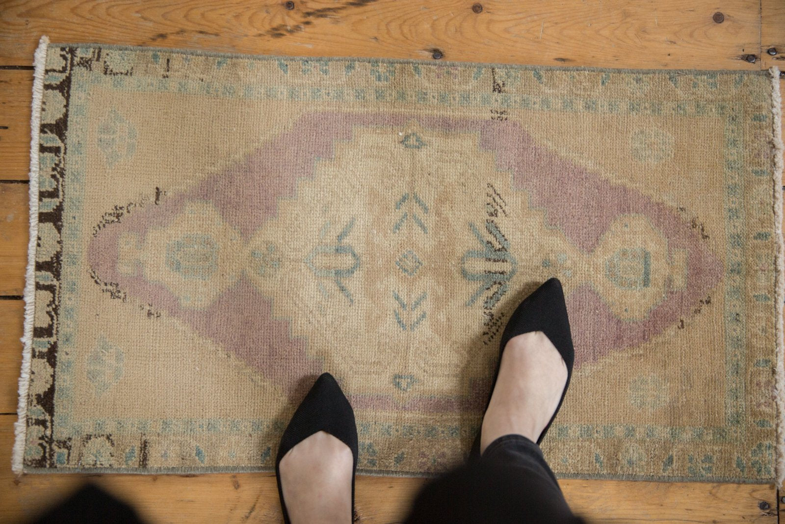 1.5x3 Vintage Distressed Oushak Rug Mat // ONH Item ee003678 Image 1