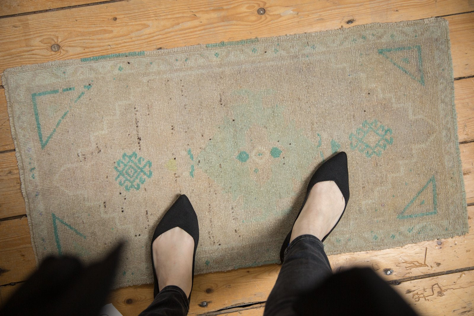 1.5x3 Vintage Distressed Oushak Rug Mat // ONH Item ee003680 Image 1