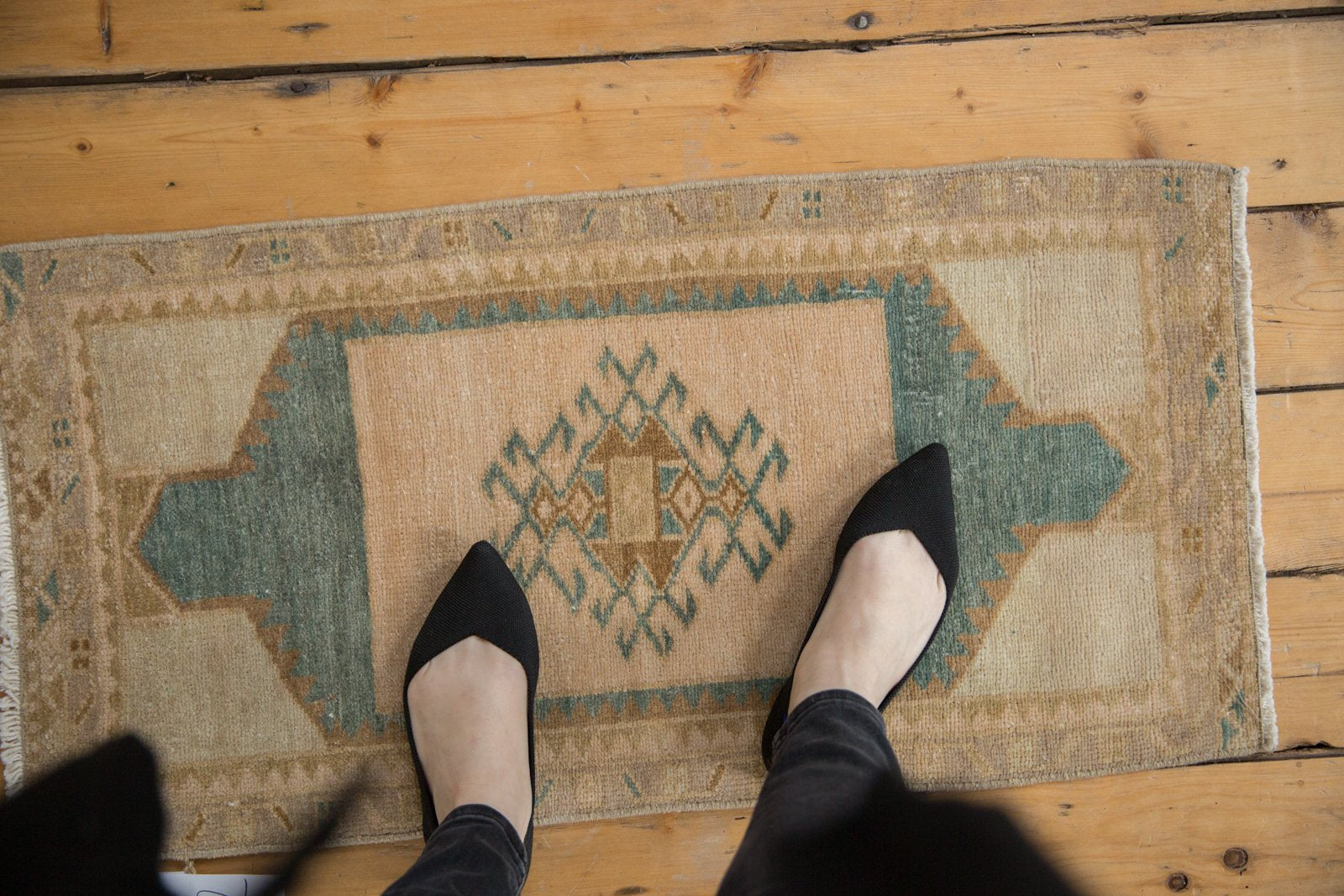 Vintage Distressed Oushak Rug Mat / ONH item ee003682 Image 1