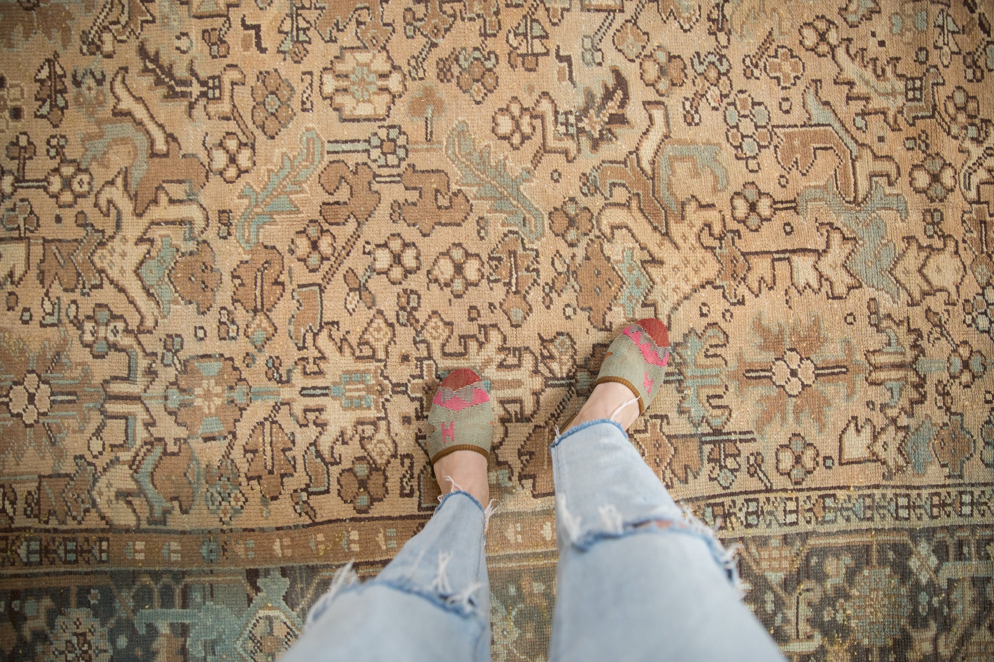 8x11 Vintage Distressed Mehrivan Carpet // ONH Item ee003736