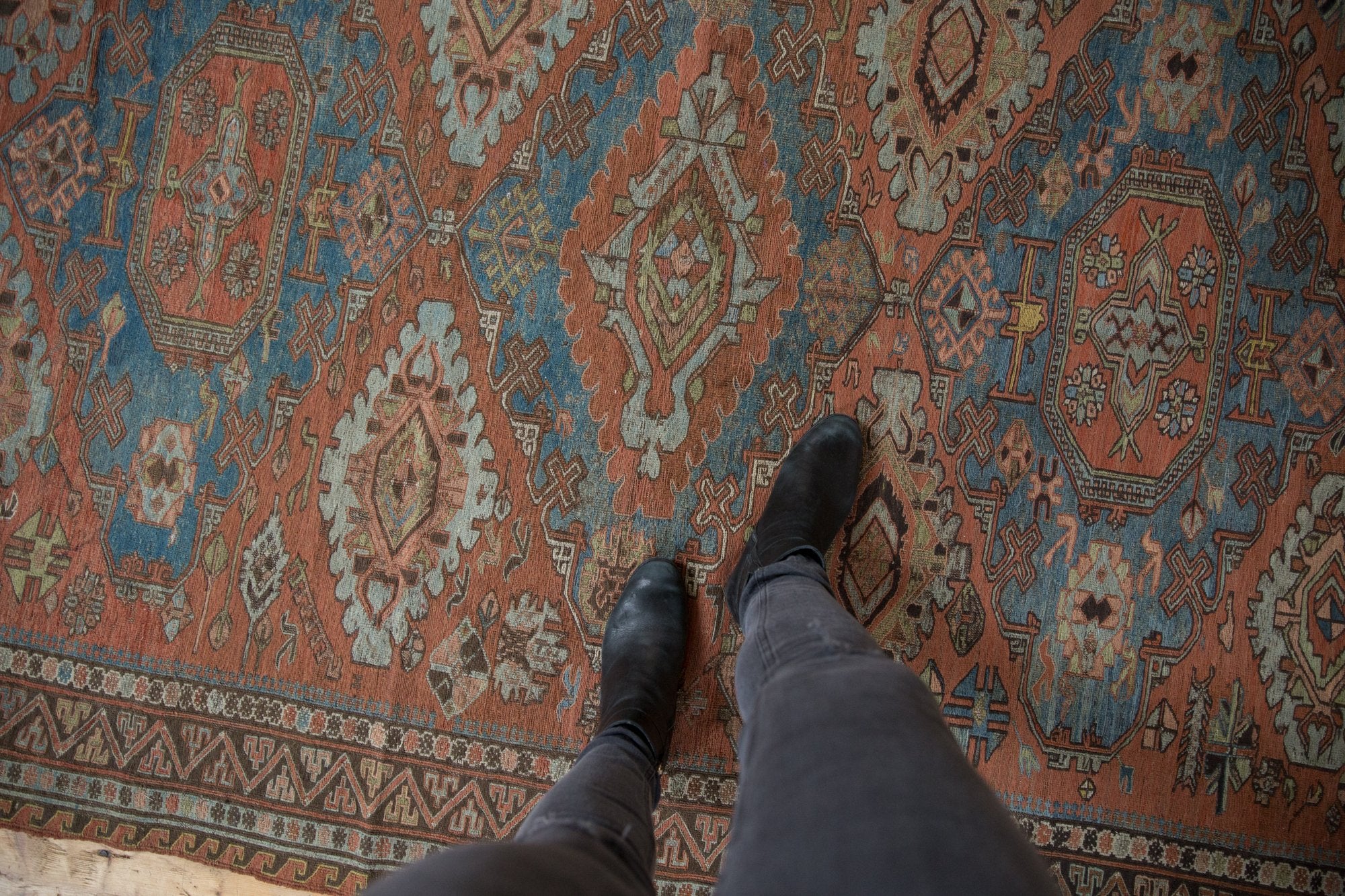 5.5x7.5 Antique Distressed Soumac Carpet // ONH Item ee003851 Image 1