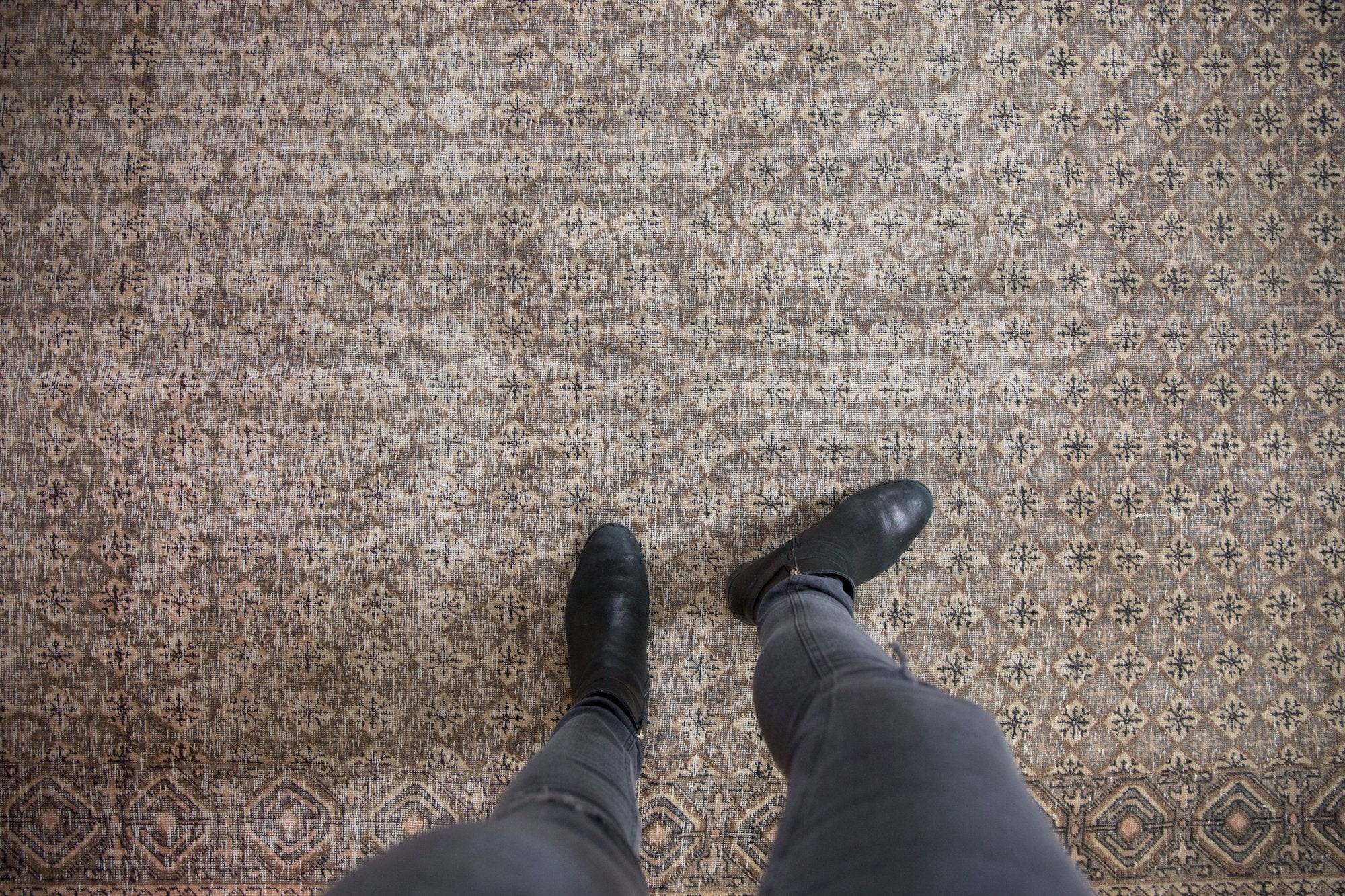 4.5x7 Vintage Distressed Sparta Rug // ONH Item ee003868 Image 1