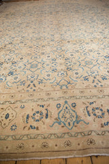 Vintage Mahal carpet detail: traditional samovar border with even pile on an antique ivory field.