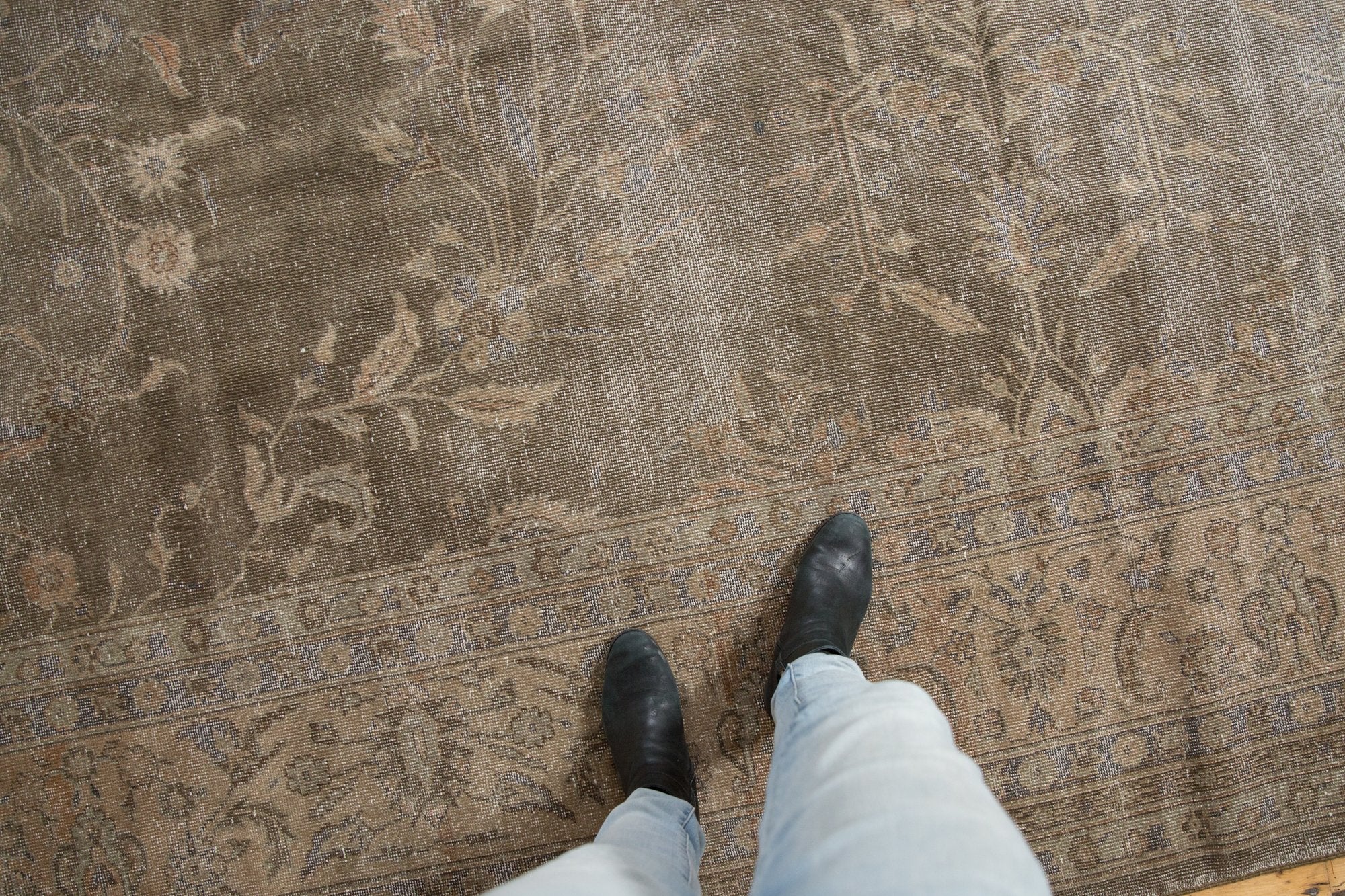 12x17.5 Vintage Distressed Sparta Carpet // ONH Item ee003904 Image 1