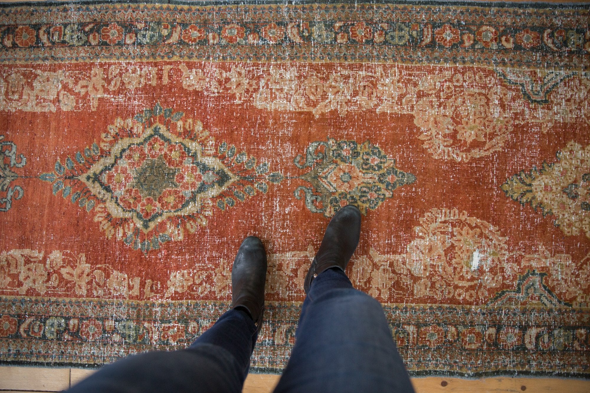 3.5x11.5 Vintage Distressed Mahal Rug Runner // ONH Item ee003947 Image 1