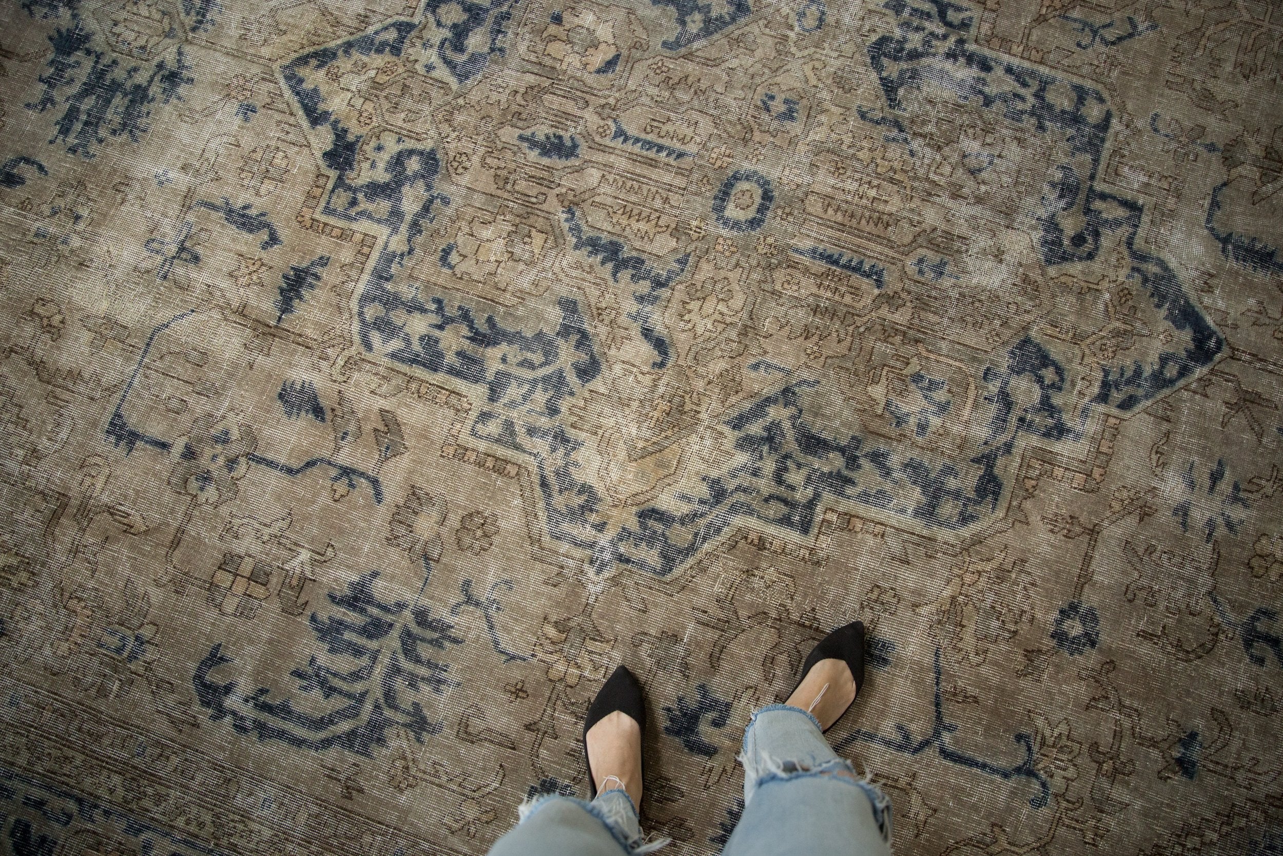 11x14 Vintage Distressed Sparta Carpet // ONH Item ee003988 Image 1