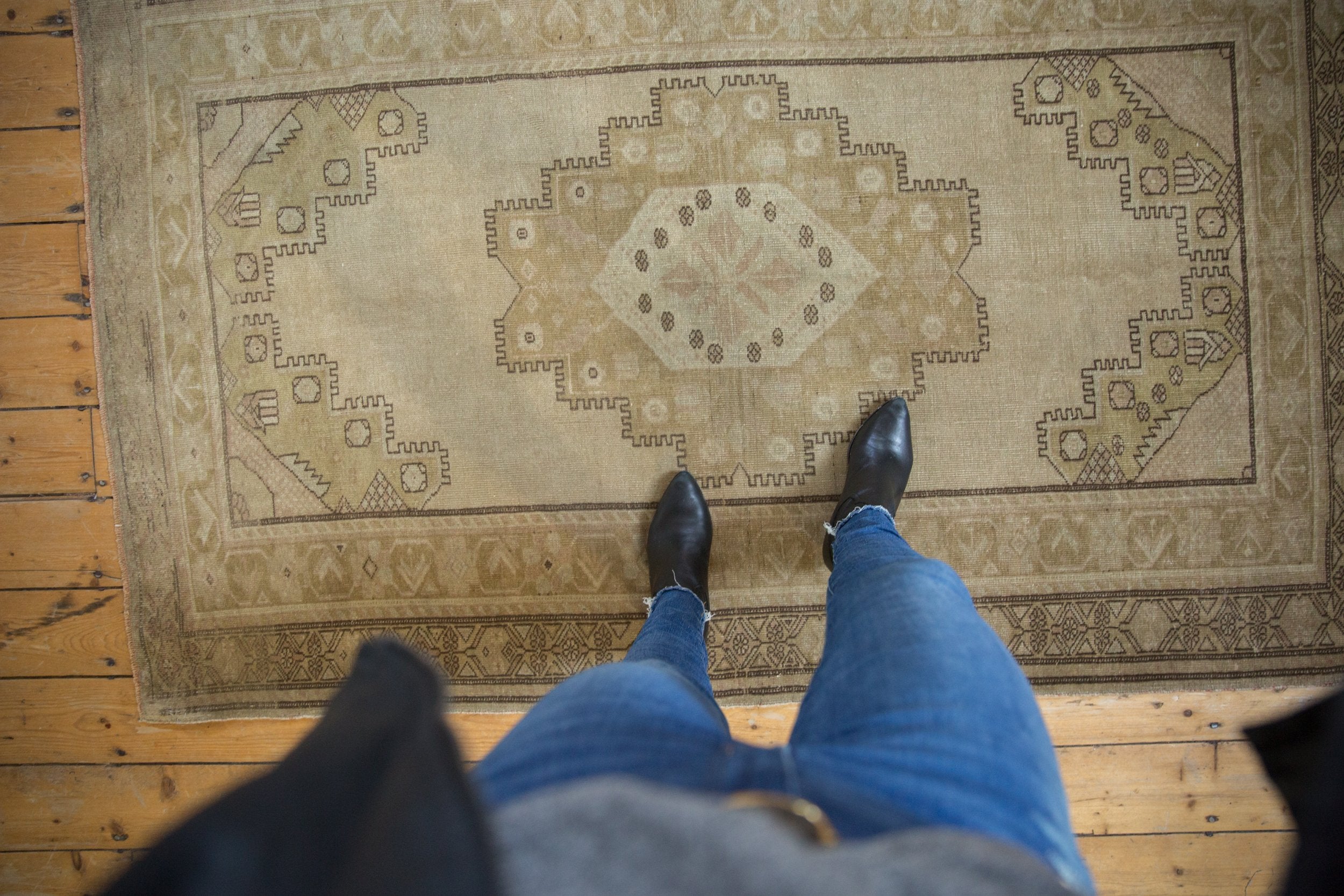 4x6 Vintage Distressed Oushak Rug // ONH Item ee004028 Image 1