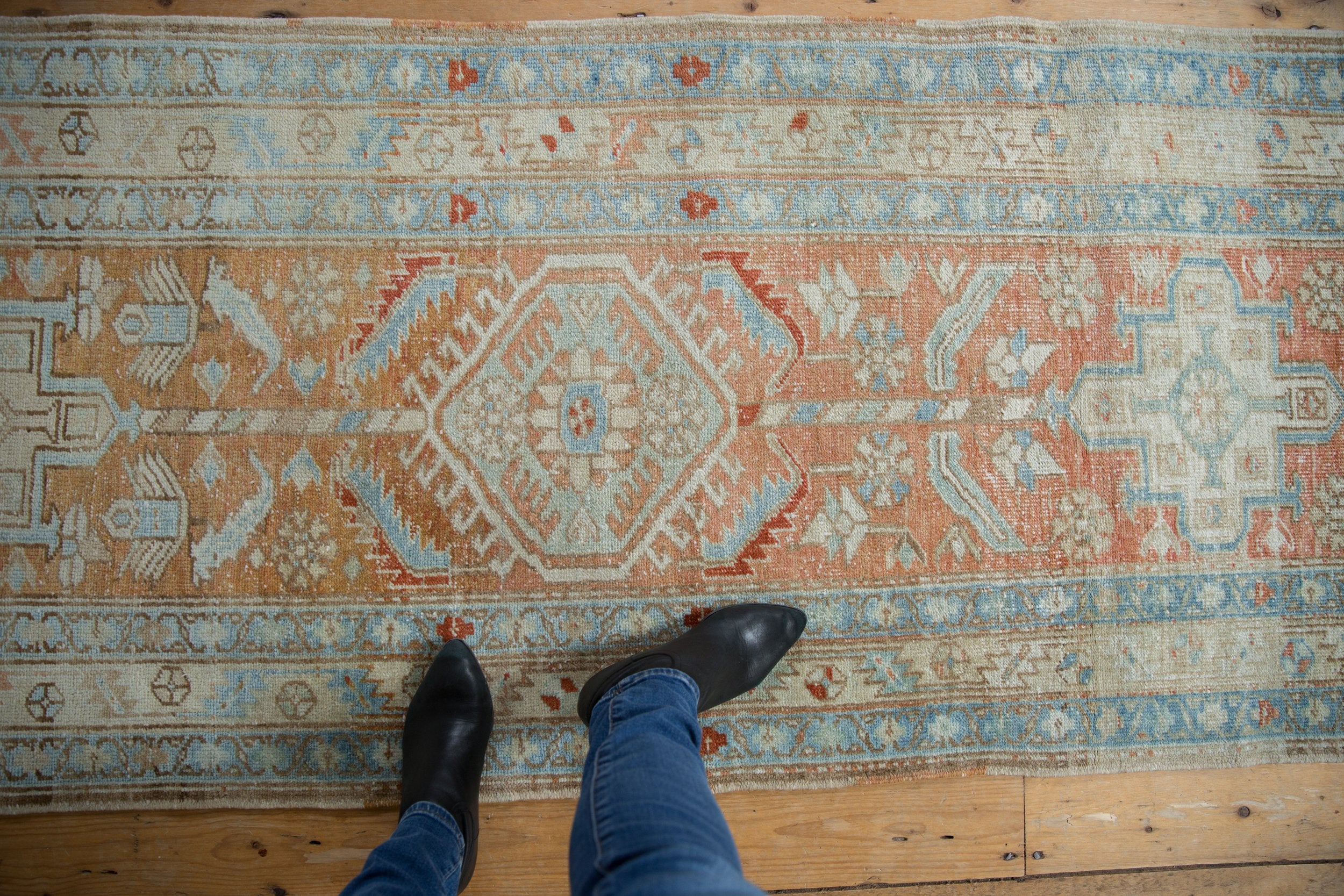 10.5x17.5 Vintage Distressed Mahal Carpet // ONH Item ee004149 Image 1