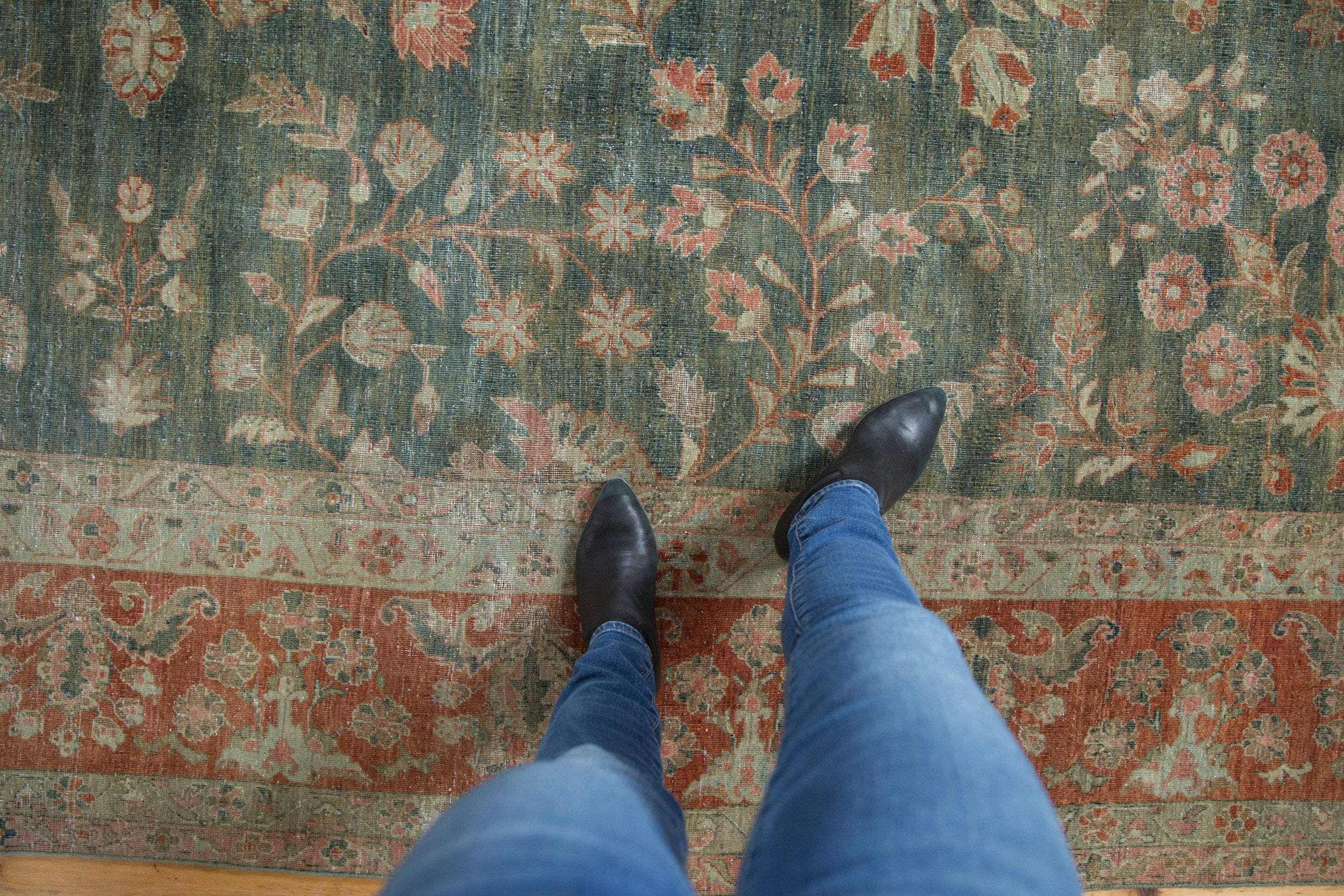 3.5x13.5 Vintage Fine Distressed Mahal Rug Runner // ONH Item ee004156 Image 1