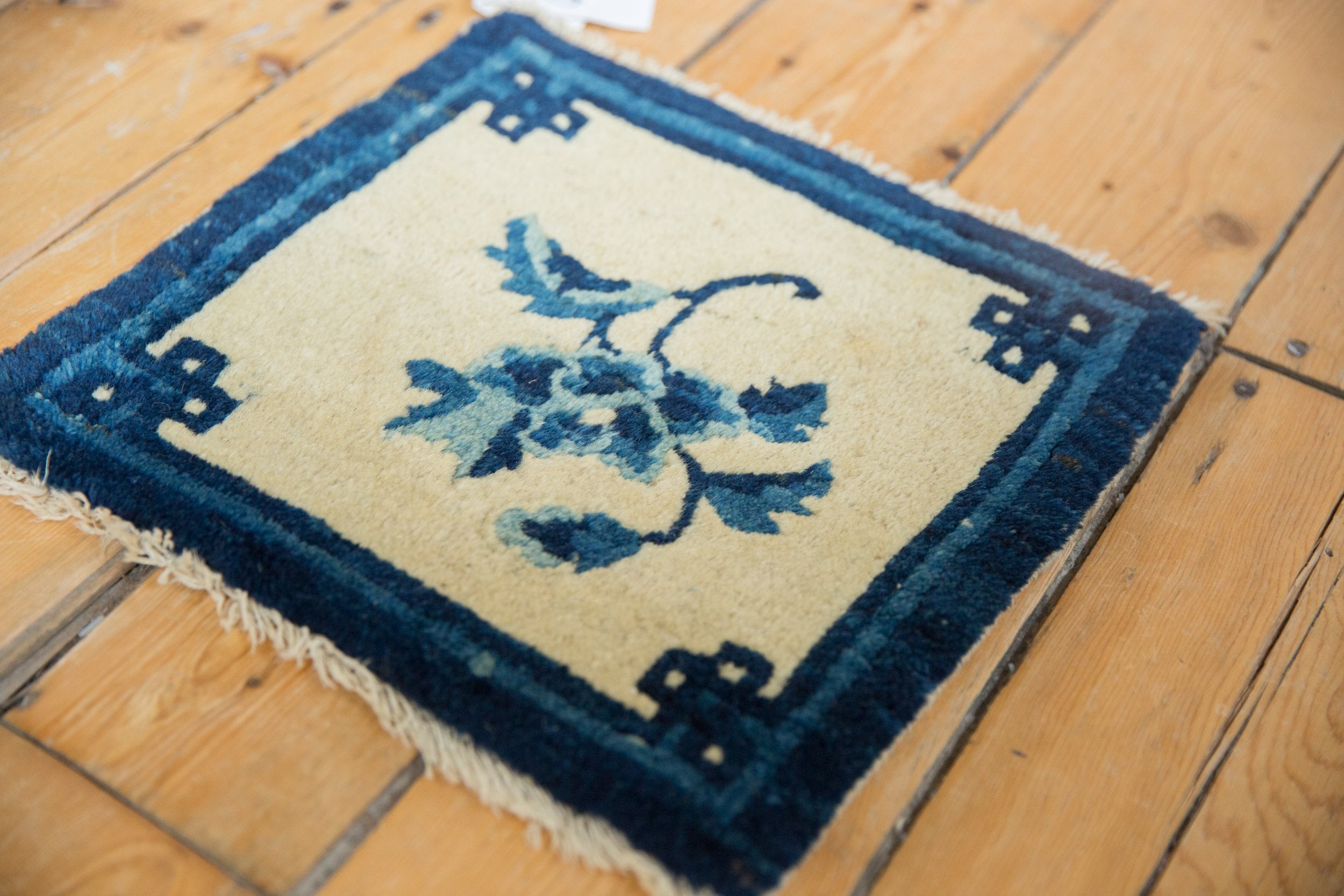 1x1 Vintage Peking Square Rug Mat // ONH Item ee004322 Image 1