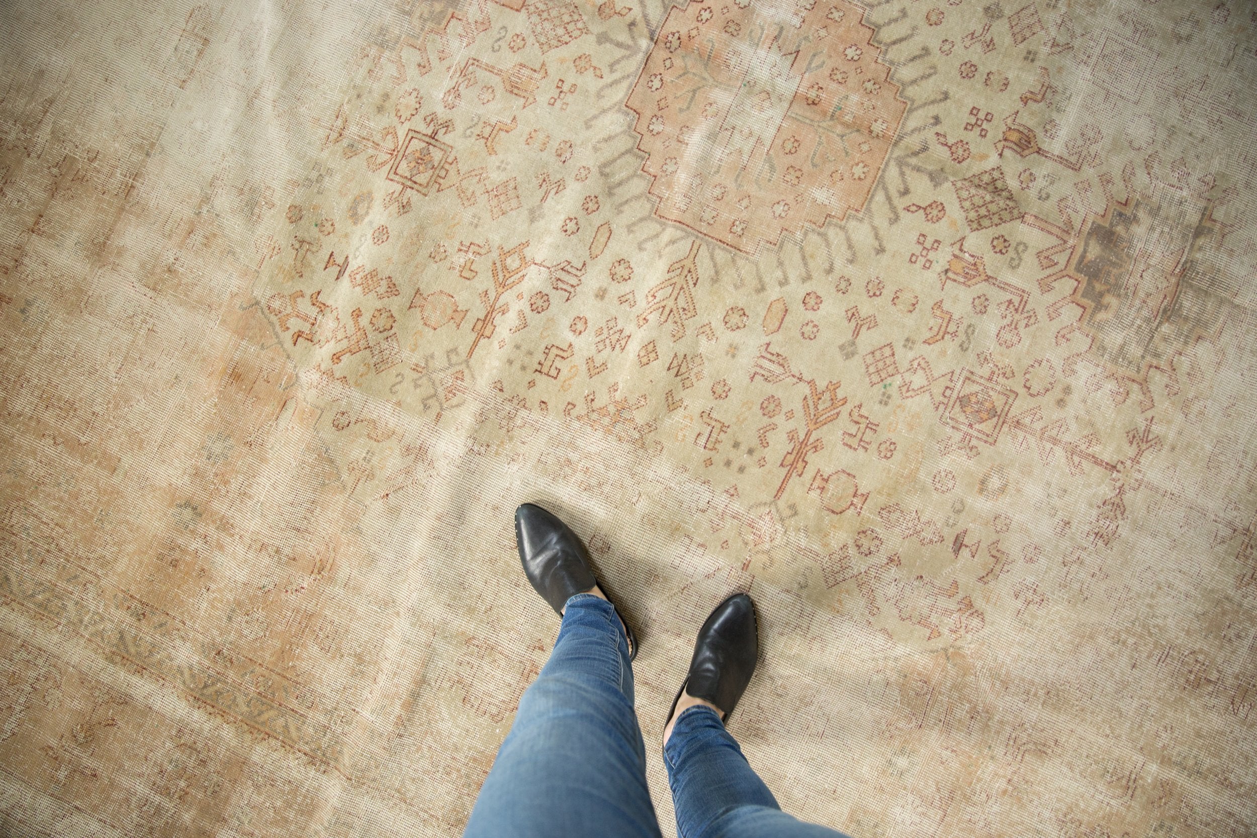 11x16 Vintage Distressed Sivas Carpet // ONH Item ee004332 Image 1