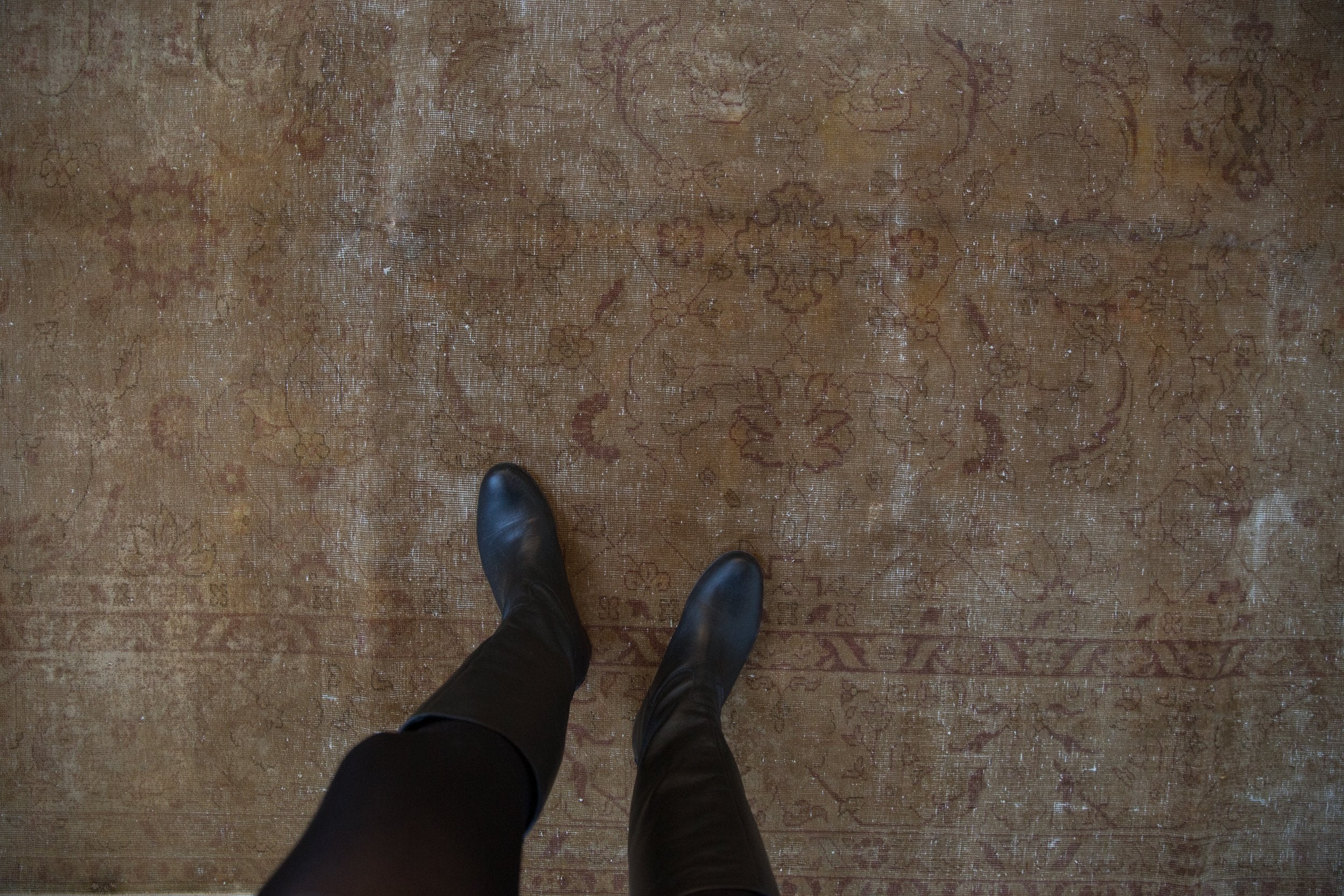 8x10 Vintage Distressed Sivas Carpet // ONH Item ee004381 Image 1