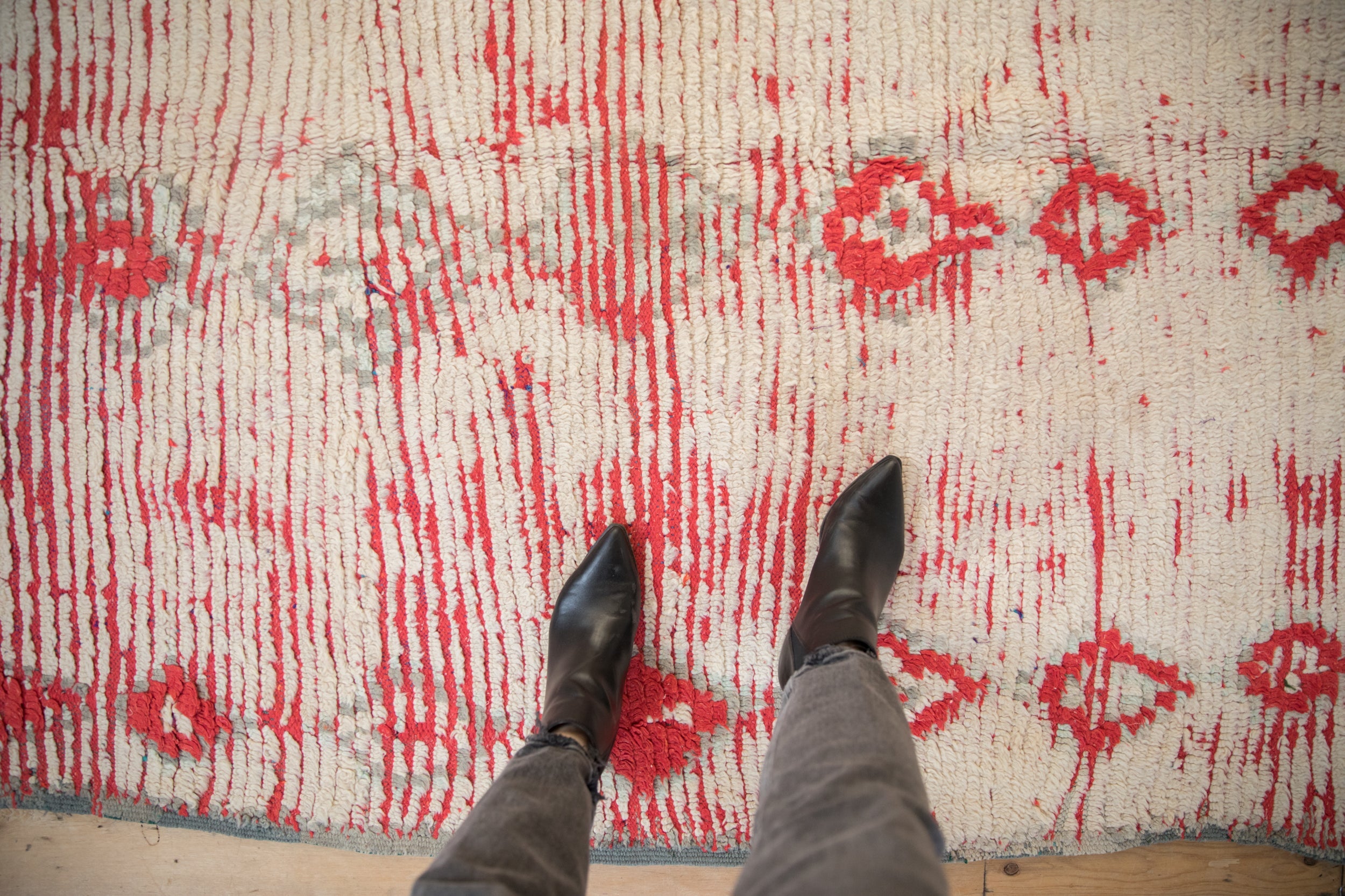 5.5x8.5 Vintage Moroccan Carpet // ONH Item ee004533 Image 1