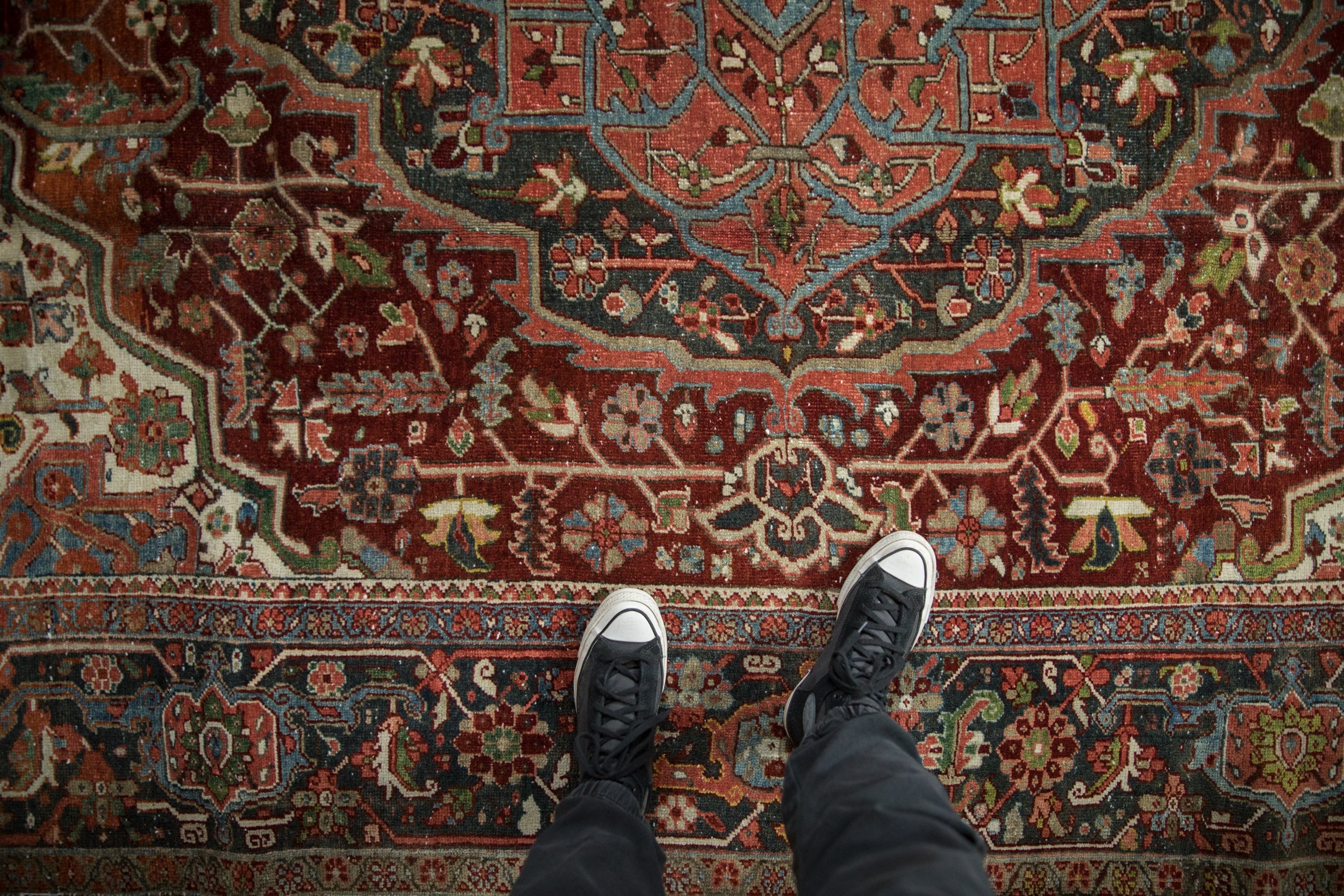 Vintage Distressed Heriz Carpet // ONH Item: ee004627, Image 1