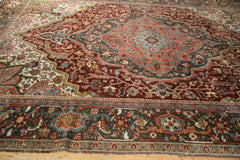 Vintage Distressed Heriz Carpet // ONH Item: ee004627, Image 6