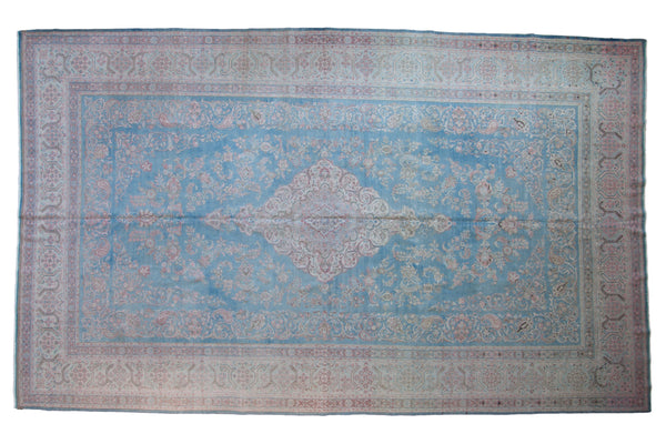 Vintage Distressed Meshed Carpet // ONH Item: ee004654