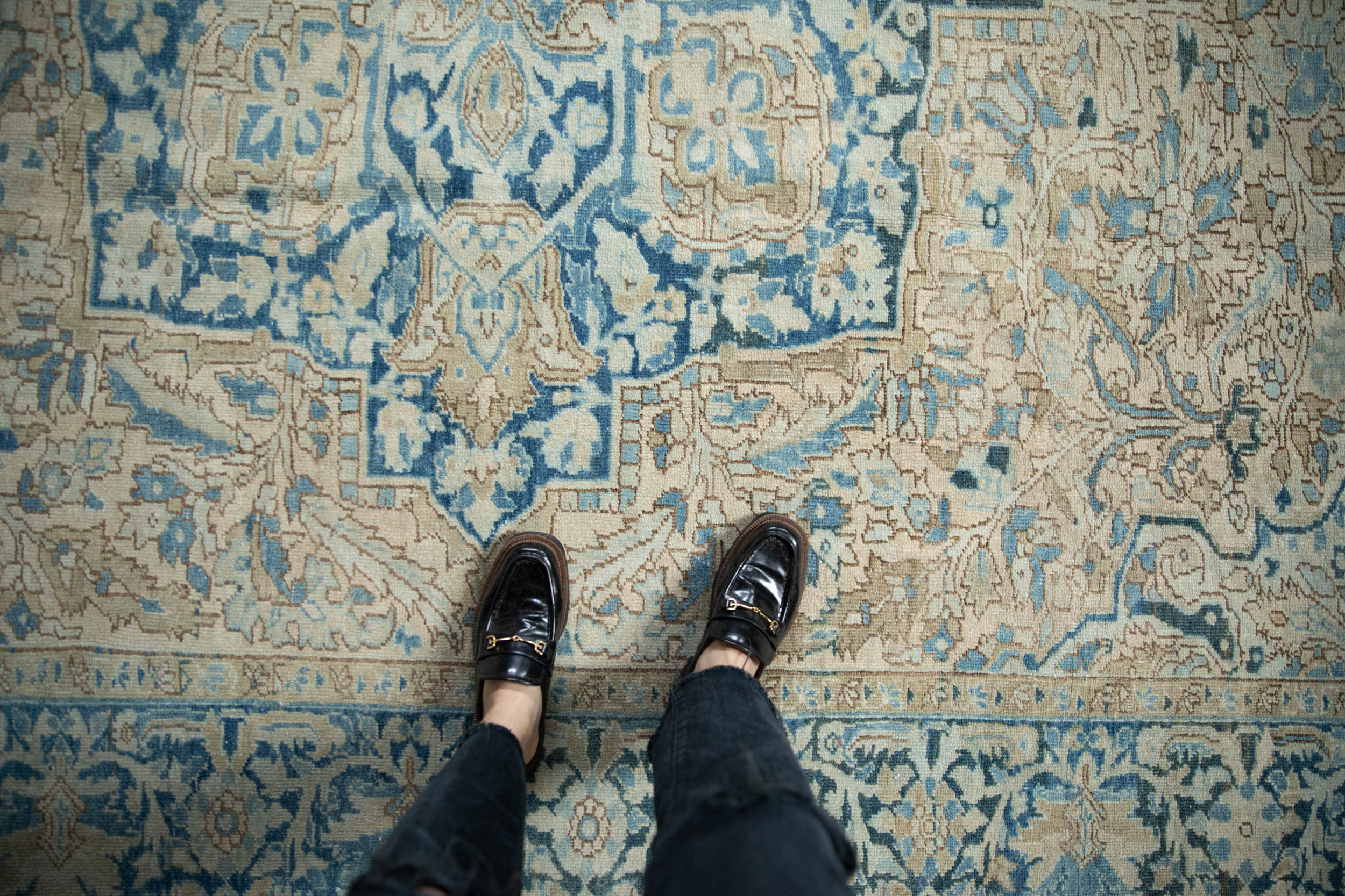 Vintage Distressed Heriz Carpet // ONH Item: ee004663, Image 1