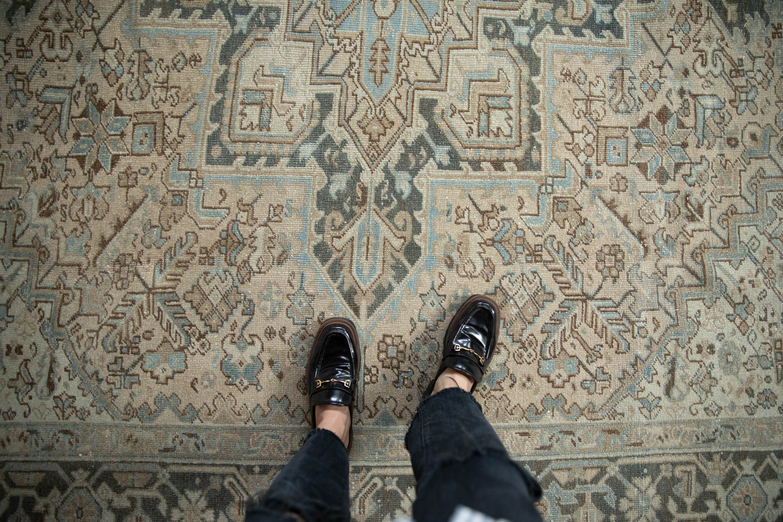 Vintage Distressed Heriz Carpet // ONH Item: ee004664, Image 1