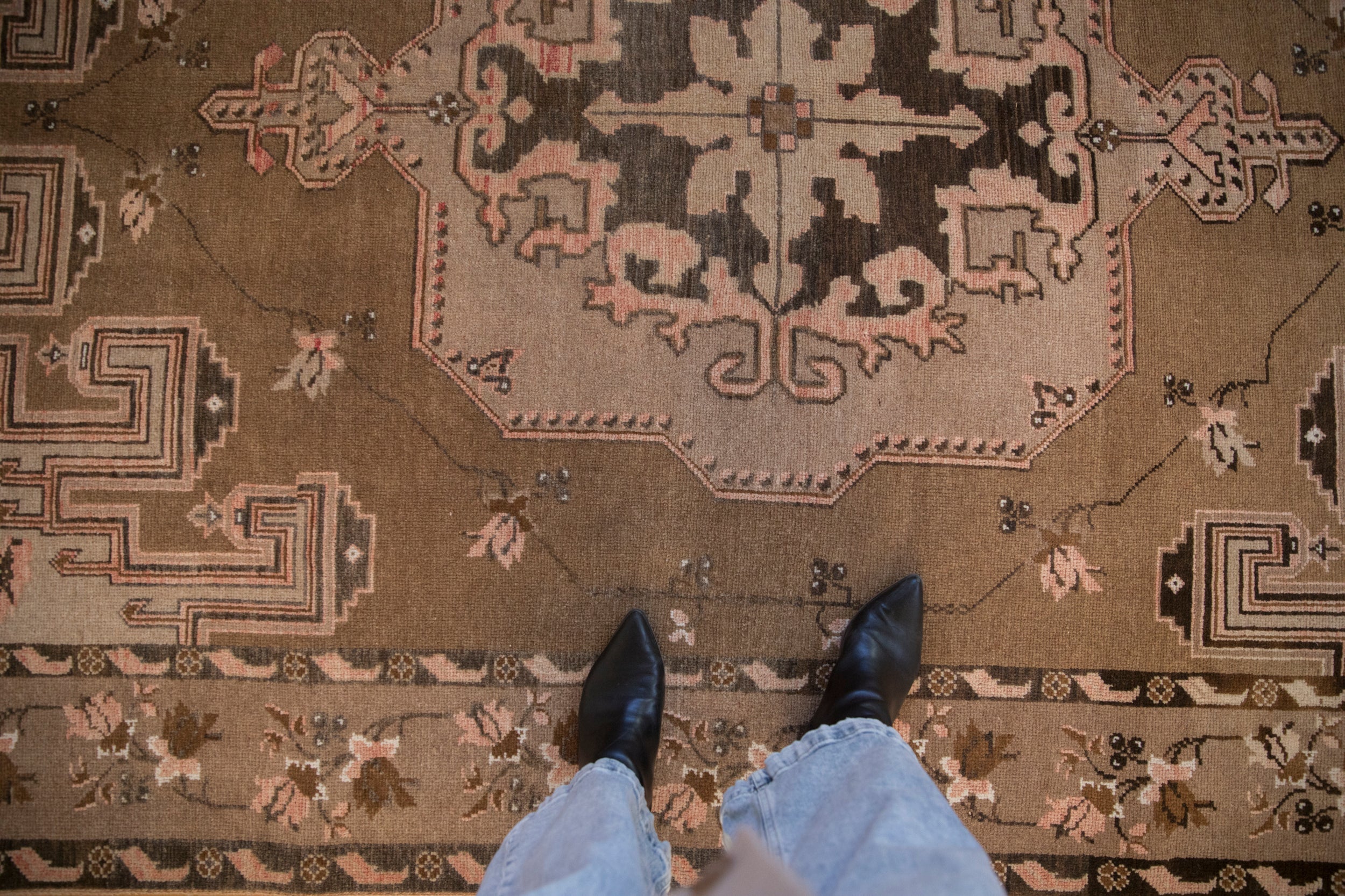 Vintage Distressed Kars Carpet // ONH Item: ee004671, Image 1