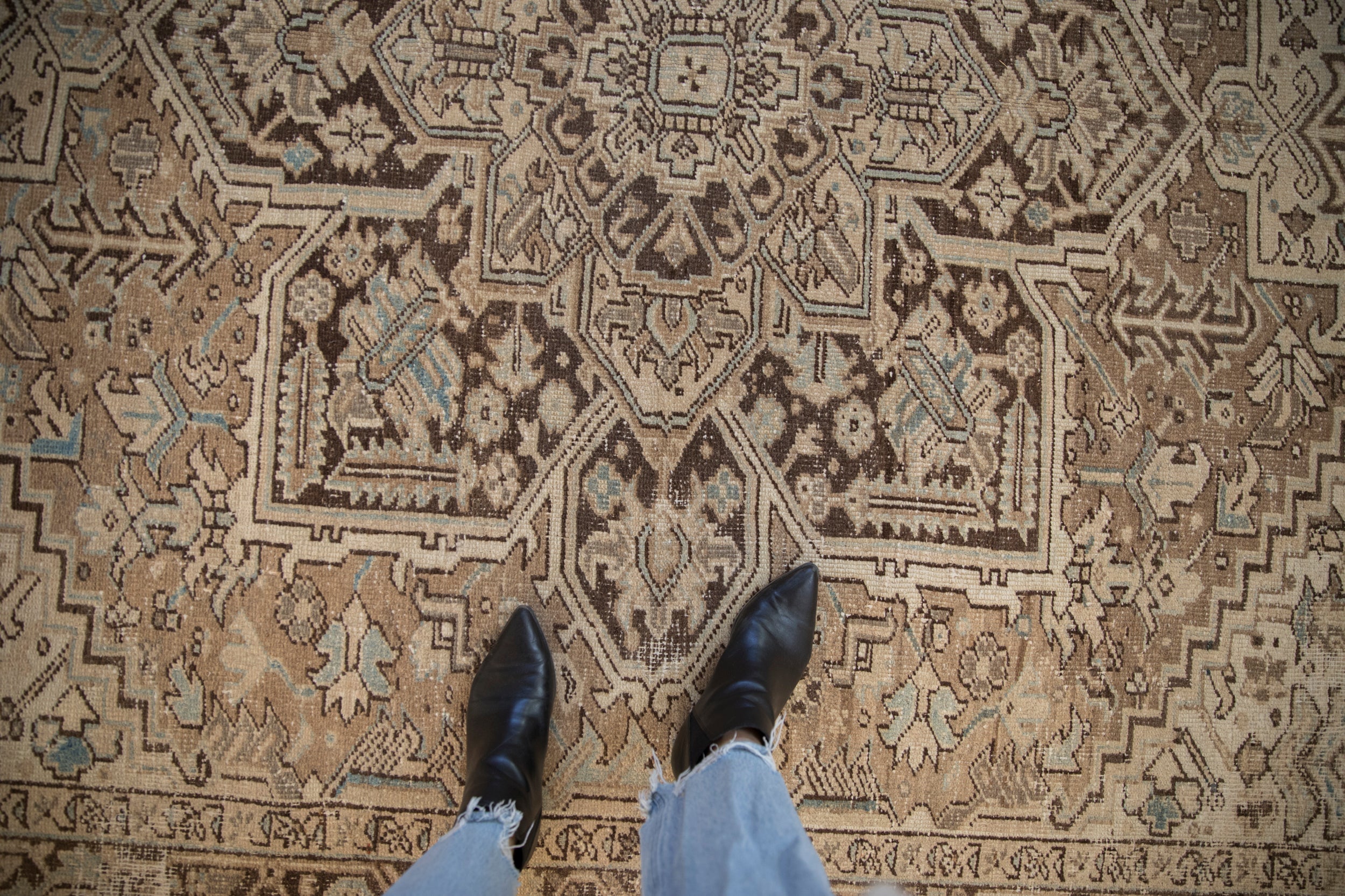 Vintage Distressed Heriz Carpet // ONH Item: ee004673, Image 1