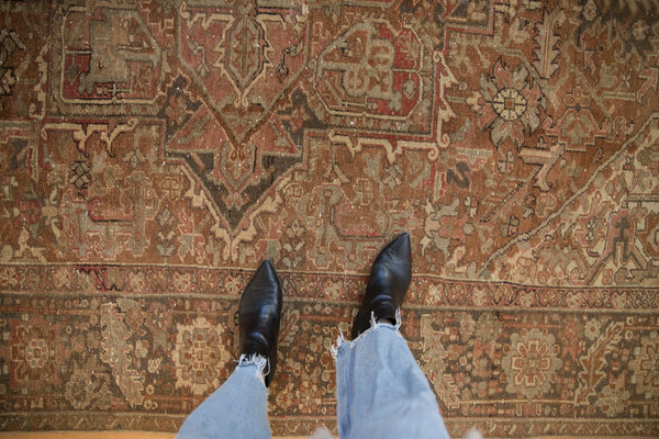 Vintage Distressed Heriz Carpet // ONH Item: ee004675, Image 1