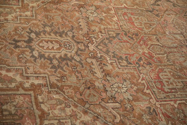 Vintage Distressed Heriz Carpet // ONH Item: ee004675, Image 7
