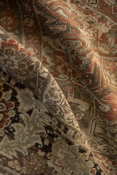 Vintage Distressed Heriz Carpet // ONH Item: ee004675, Image 13