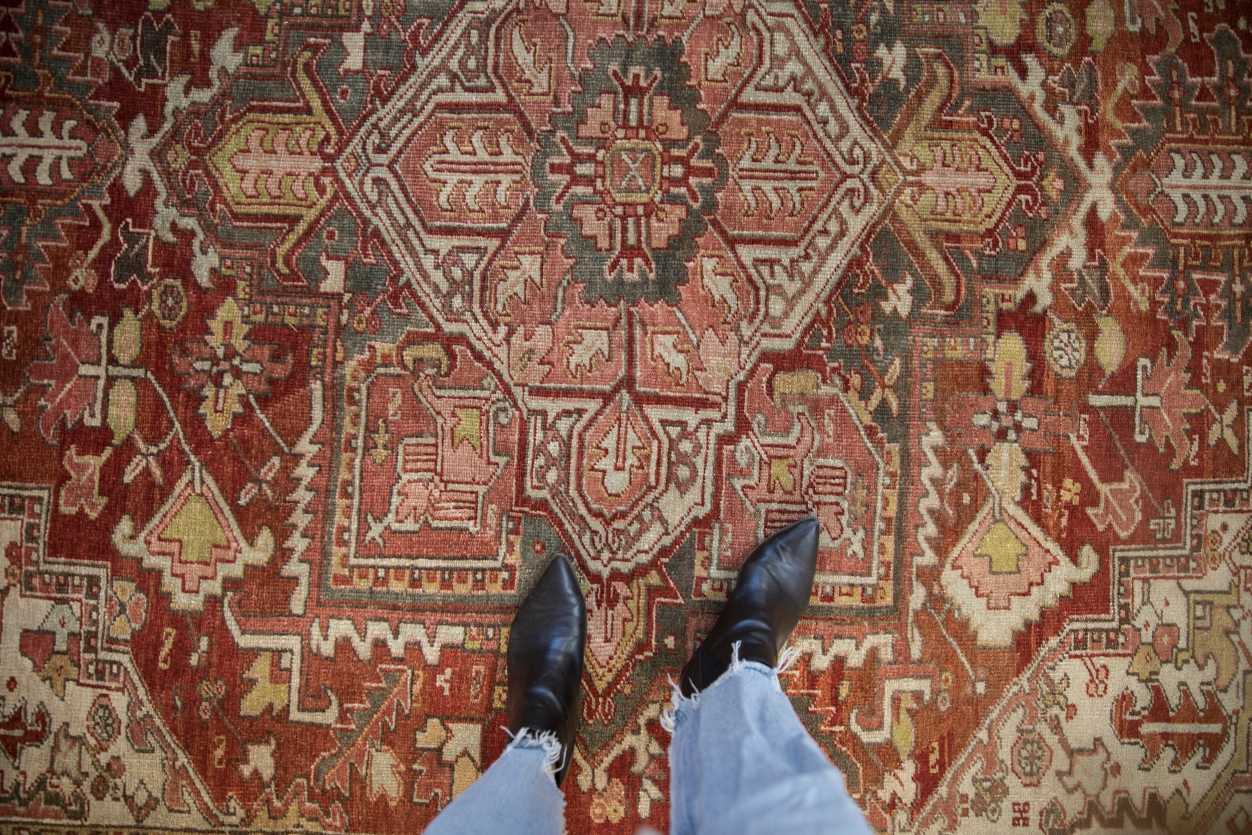 Vintage Distressed Heriz Carpet // ONH Item: ee004687, Image 1