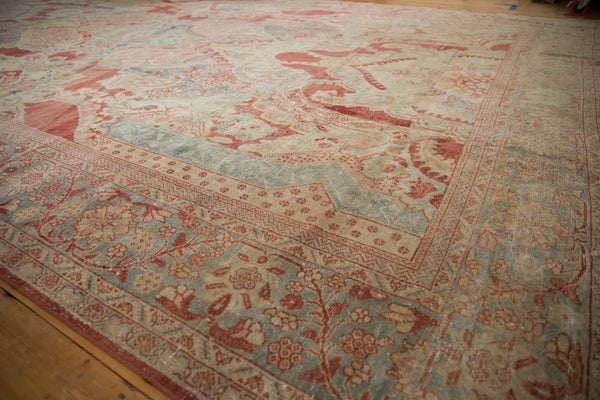 Vintage Distressed Mahal Carpet // ONH Item: ee004692, Image 3
