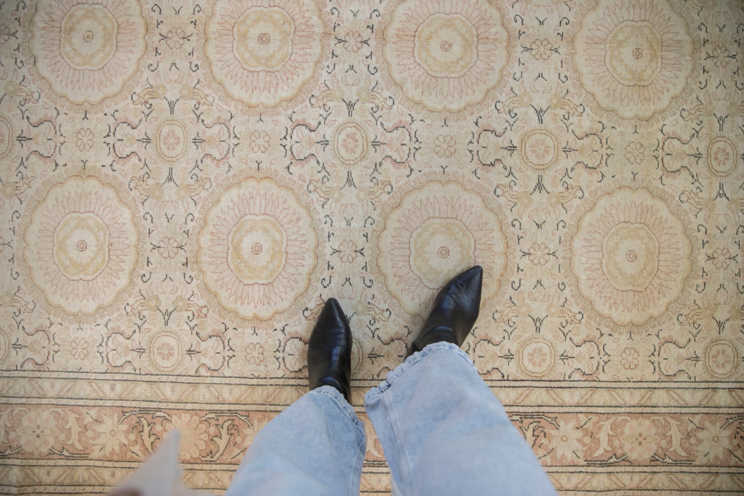 Vintage Distressed Kaisary Carpet // ONH Item: ee004707, Image 1