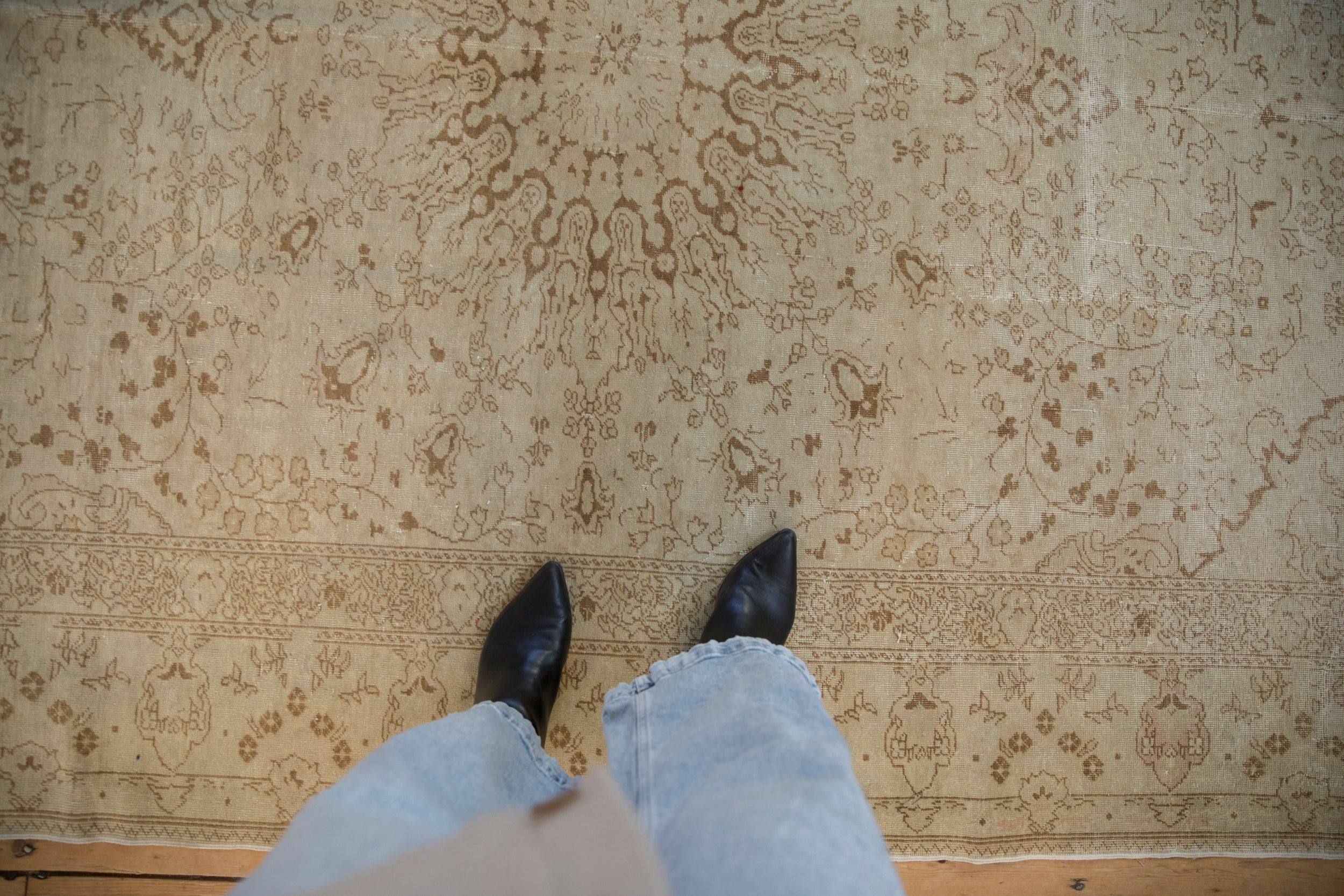 Vintage Distressed Kaisary Carpet // ONH Item: ee004708, Image 1