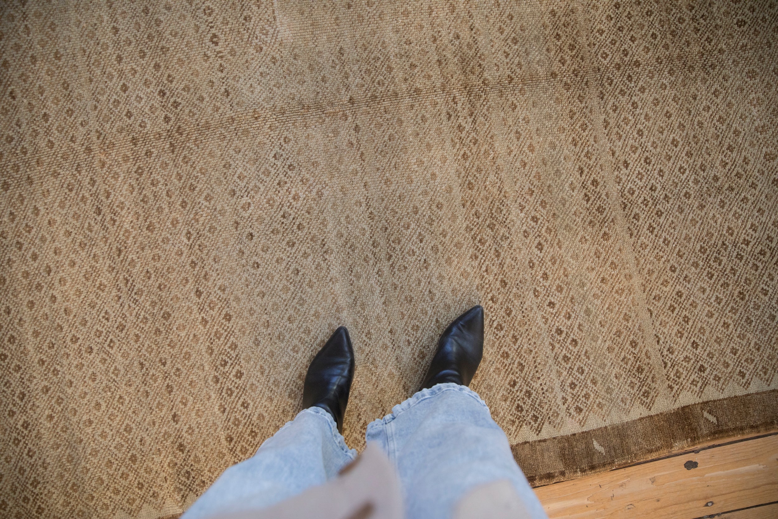 Vintage Distressed Kars Carpet // ONH Item: ee004711, Image 1