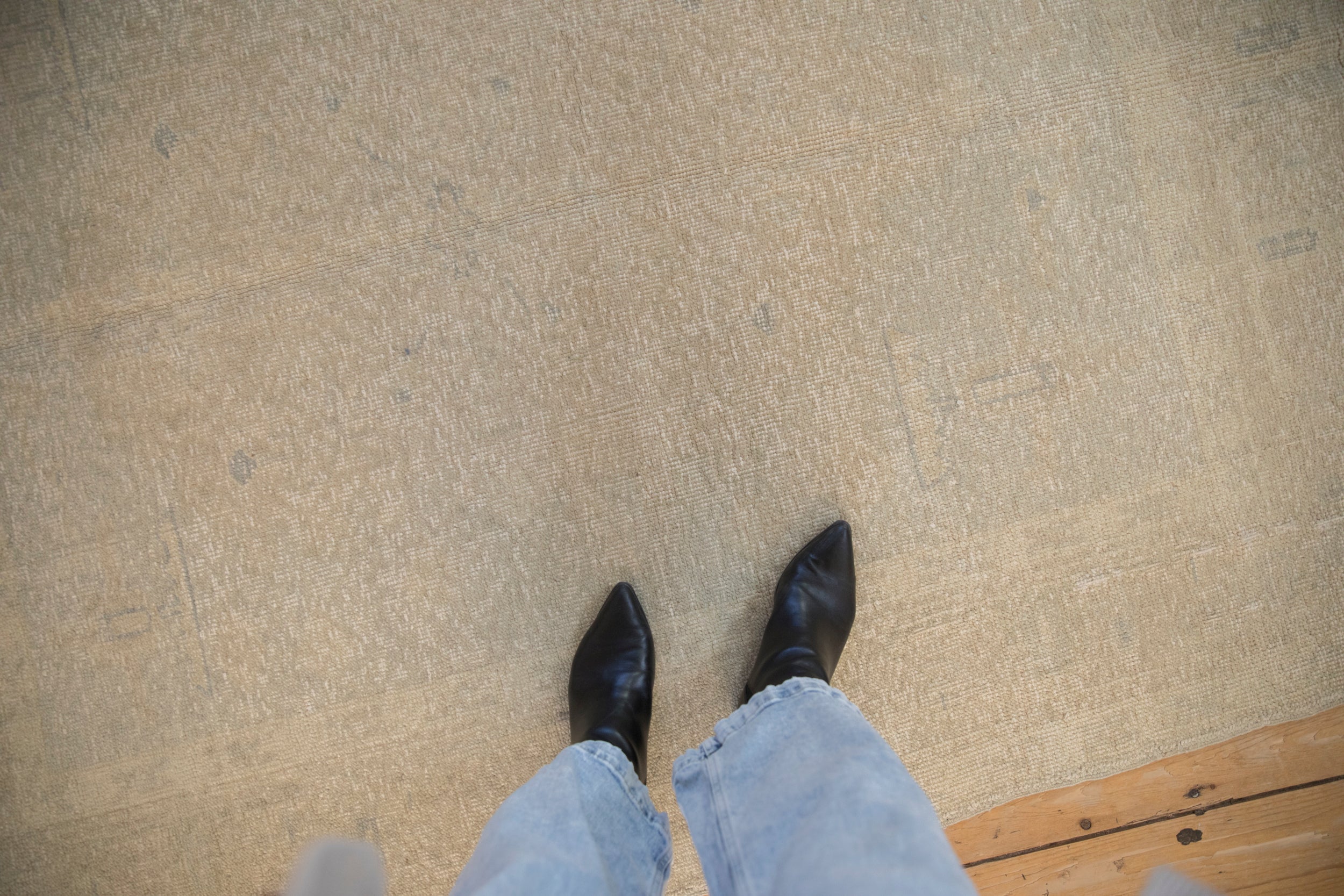 Vintage Distressed Oushak Carpet // ONH Item: ee004714, Image 1