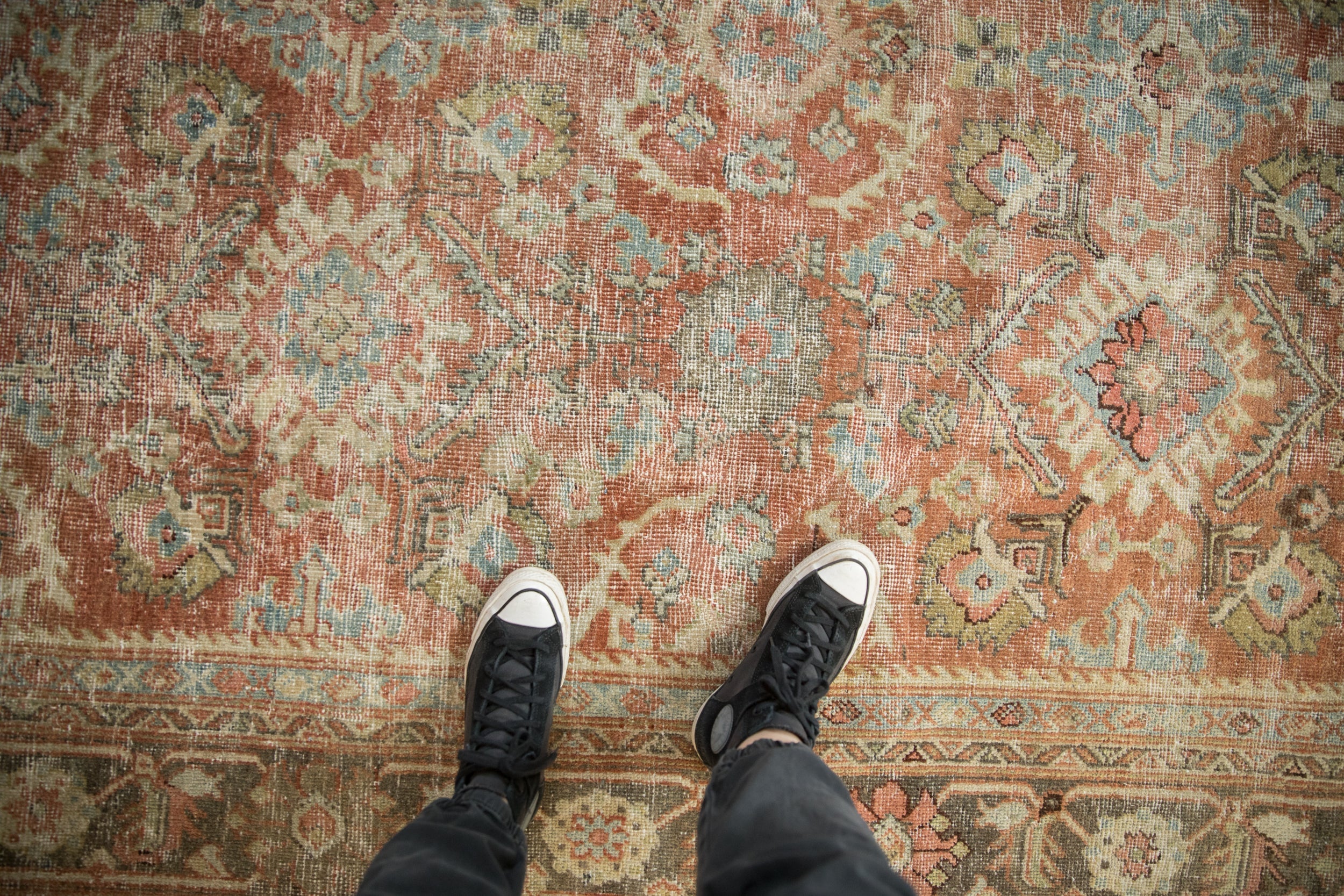 Vintage Distressed Mahal Carpet // ONH Item: ee004716, Image 1