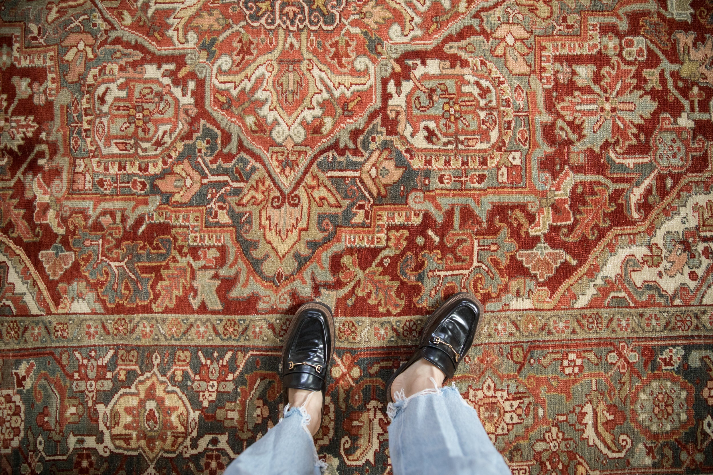 Vintage Distressed Heriz Carpet // ONH Item: ee004719, Image 1